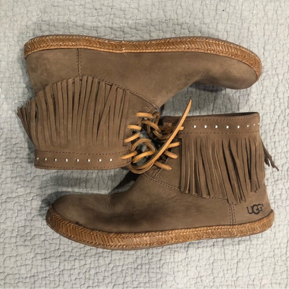 UGG ALEXIA DARK CHESTNUT NUBUCK LEATHER FRINGE STUDDED MOCCASIN ANKLE BOOTS SZ 6 - Picture 8 of 9